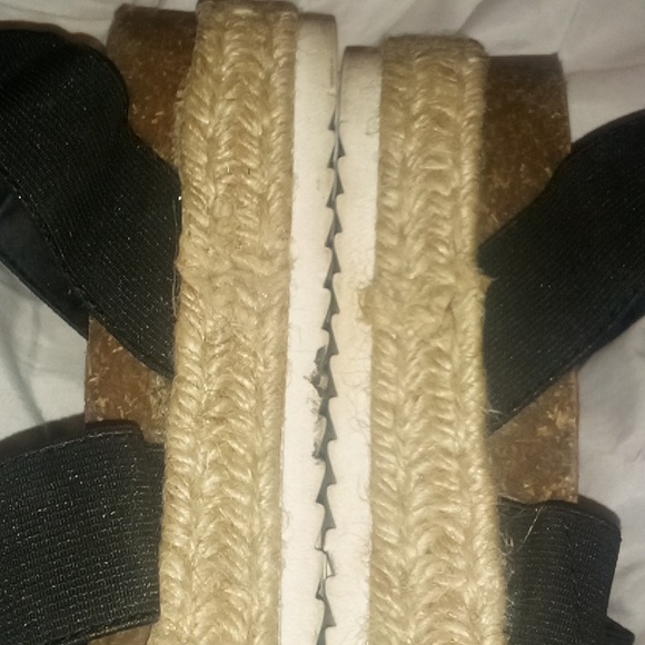 10 Timed and Tru platform sandals - Picture 8 of 8